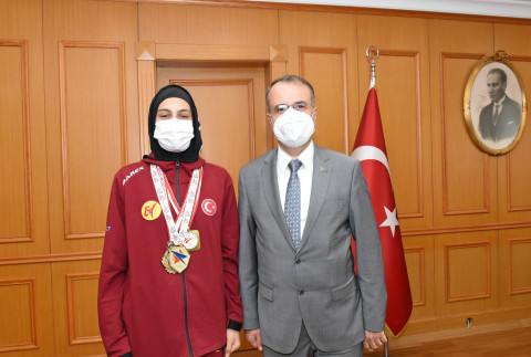 Şampiyonlardan Marmara Üniversitesine Teşekkür Ziyareti